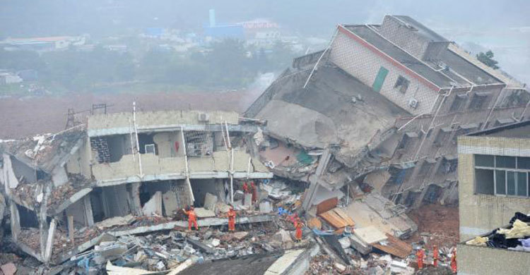China landslide leaves 91 missing, sparks gas explosion