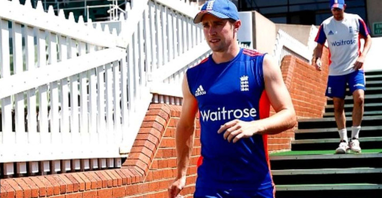 Woakes steps in for injured Anderson