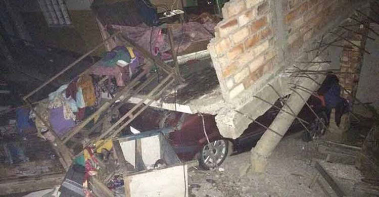 4 dead, 100 injured as quake rocks Northeast India