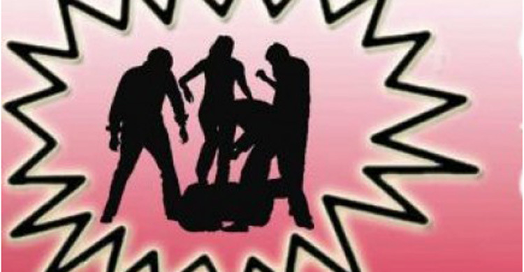 Robber killed in mass thrashing 