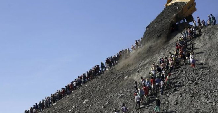 `Many missing` in Myanmar landslide