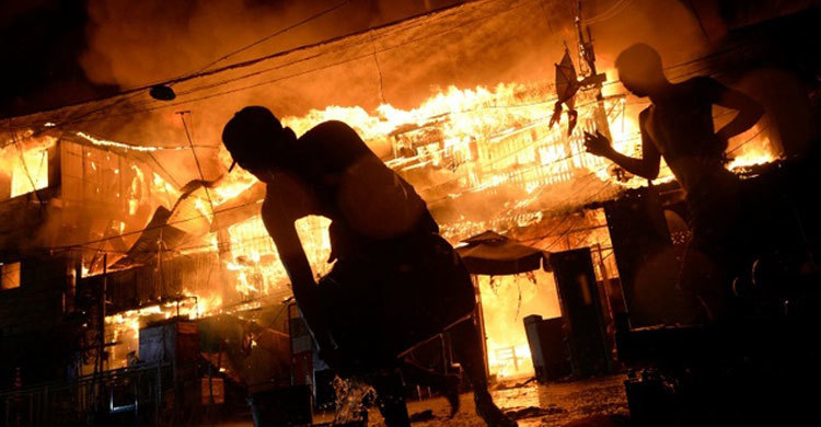 Philippine New Year mayhem kills 2, injures 100