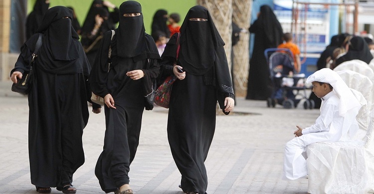Saudi women in first-time vote
