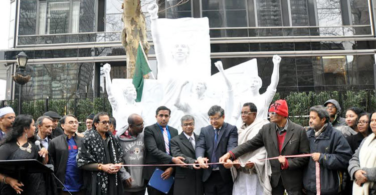 Sculpture on Int’l mother language unveil at UN