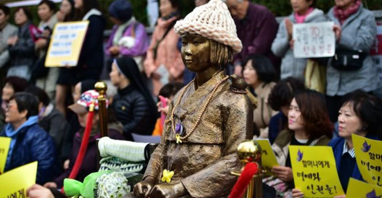 Deal reached over `comfort women`
