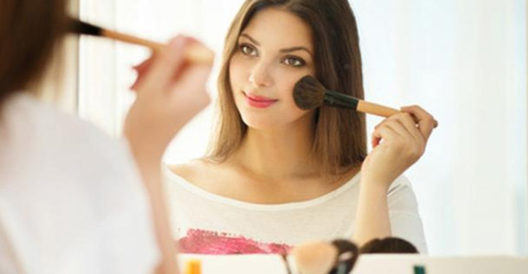 Health risks of cosmetics