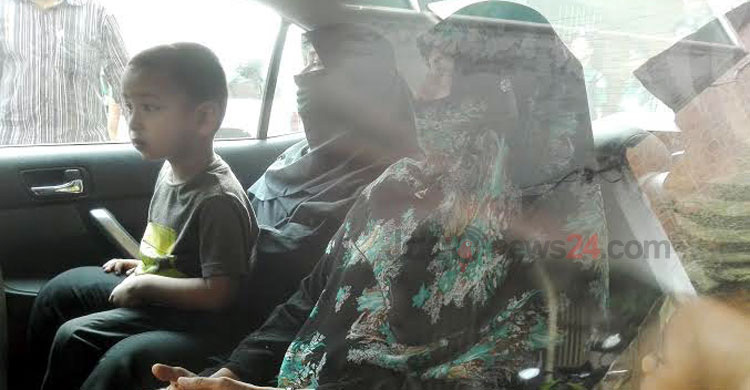 Mojaheed`s family meets him in jail