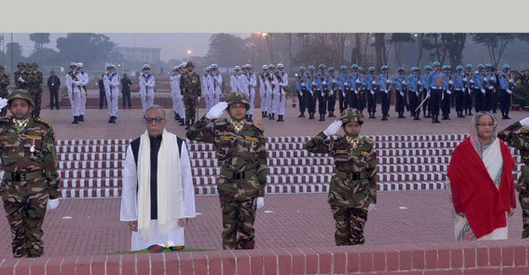 President, PM pays tributes to martyrs