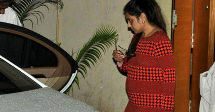 ধরা পড়লেন রানি মুখার্জি