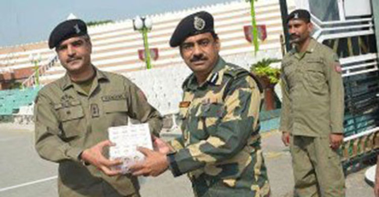 জম্মু-কাশ্মীর সীমান্তে মিষ্টি বিনিময়