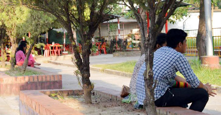 আগ্রাবাদ কর্ণফুলী শিশুপার্ক এখন ডেটিং স্পট