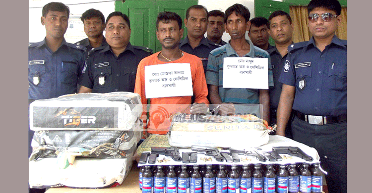 চাঁপাইনবাবগঞ্জে অস্ত্র ও মাদকসহ আটক ২