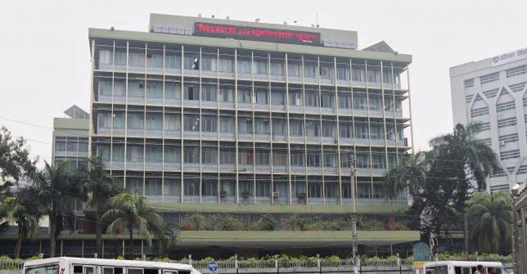 Trail in cyber heist suggests hackers were Chinese: senator