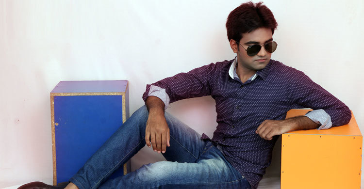 তরুণ মডেল বিপুল