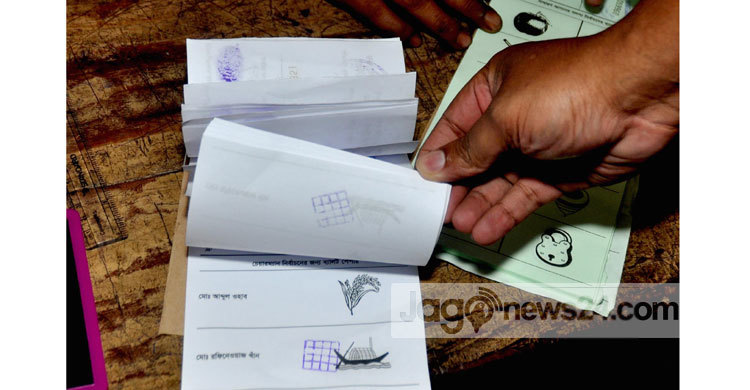 বগুড়ায় সিল মারার মহোৎসব