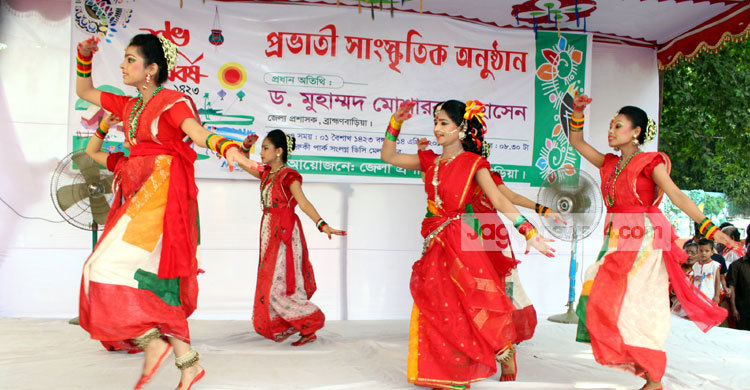 ব্রাহ্মণবাড়িয়ায় নেচে-গেয়ে চলছে বর্ষবরণ