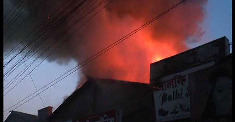 চাঁদপুরে হকার্স মার্কেটে ভয়াবহ অগ্নিকাণ্ড