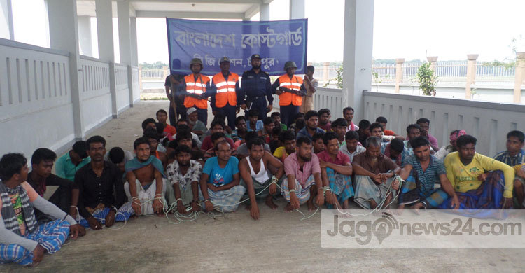 চাঁদপুরে বিপুল পরিমাণ কারেন্ট জালসহ ৫৯ জেলে আটক