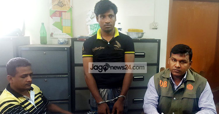 পুলিশের কাছ থেকে ছিনিয়ে নেয়া আসামি গ্রেফতার