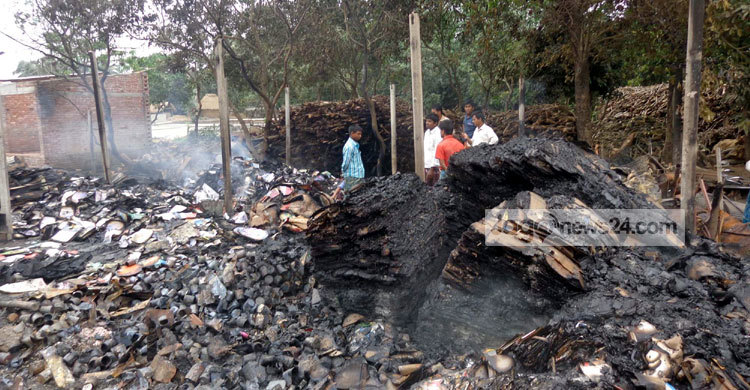 বীরগঞ্জে ৩টি দোকানের মালামাল পুড়ে ছাই