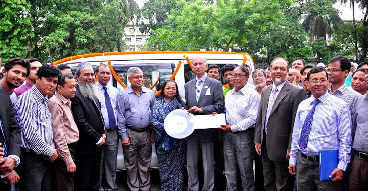 ঢাবিকে গাড়ি উপহার দিলো আইসিবি