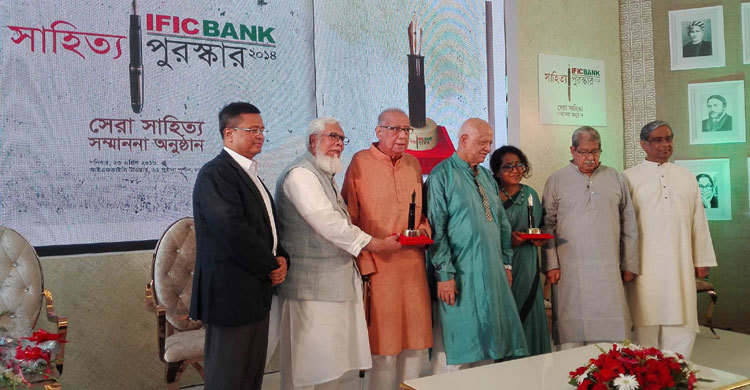 Two writers get IFIC Bank award 