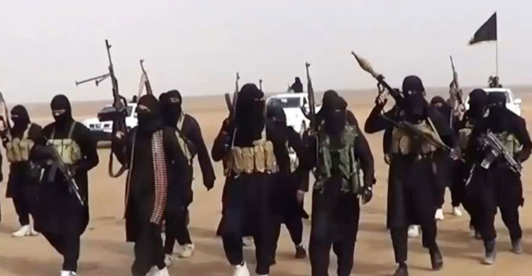 আইএস অধ্যুষিত এলাকা থেকে পালাচ্ছে মানুষ