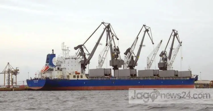 চট্টগ্রাম বন্দরে পচা গম নিয়ে ফের দুই বিদেশি জাহাজ