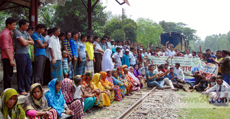 কুড়িগ্রামে ৩ ঘণ্টা রেলপথ অবরোধ 