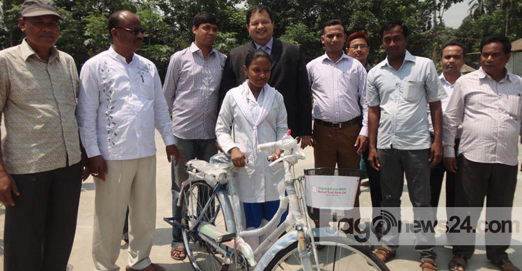 নারী শিক্ষা এগিয়ে নিতে হাতীবান্ধায় বাইসাইকেল বিতরণ