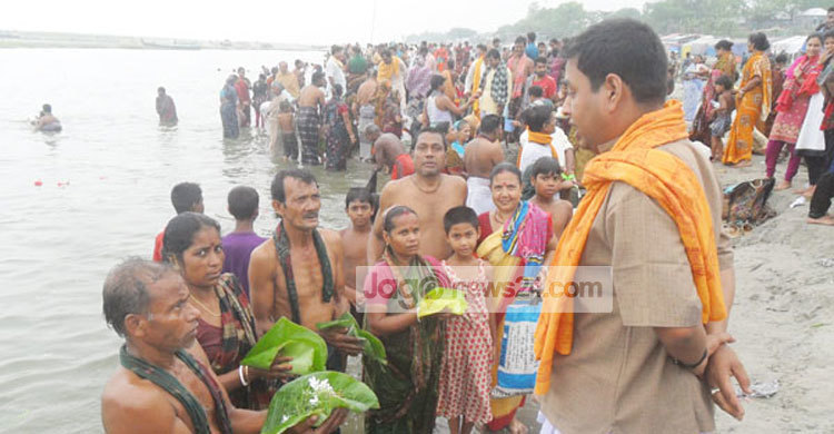 আরিচা ঘাটে বারুণীর স্নান উৎসব অনুষ্ঠিত