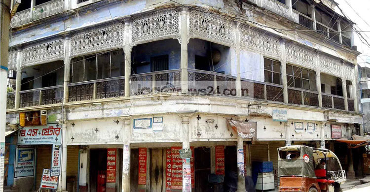 নওগাঁয় অর্ধশত ভবন পরিত্যক্ত