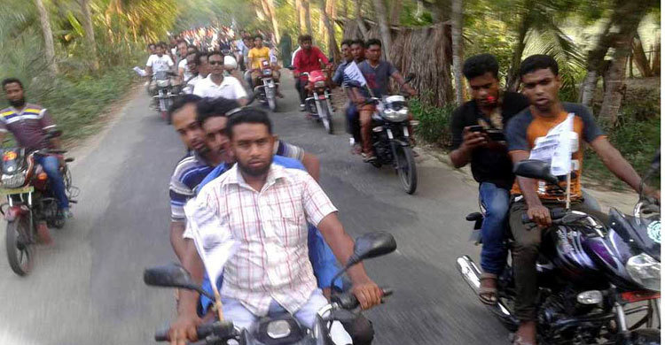 নড়াইলে মোটরসাইকেলে করে প্রচারণার হিড়িক!