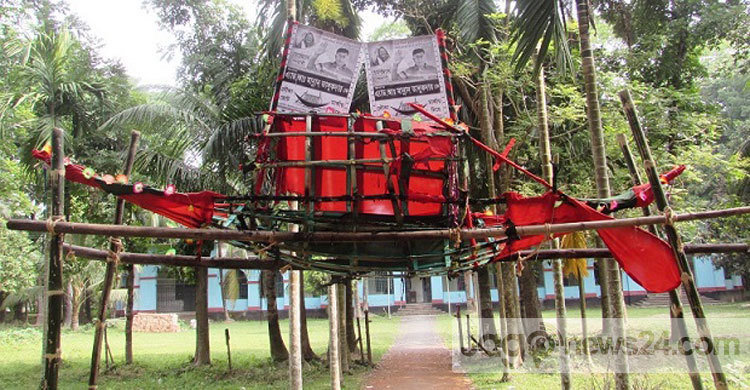 স্বতন্ত্র প্রার্থীর বিরুদ্ধে নৌকা পুড়িয়ে দেয়ার অভিযোগ