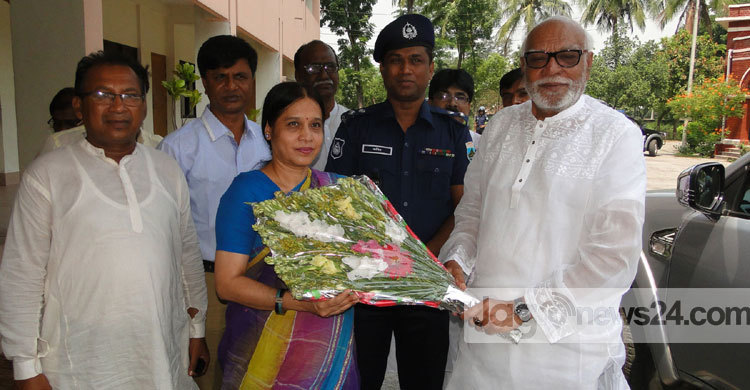 উন্নয়ন কাজে প্রতিবন্ধকতা সৃষ্টিকারীদের বিরুদ্ধে কঠোর ব্যবস্থা 