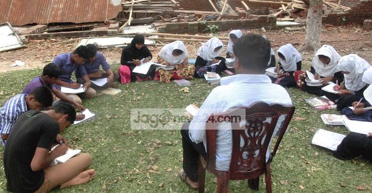 ঝড়ে লণ্ডভণ্ড স্কুল, খোলা মাঠে চলছে পাঠদান