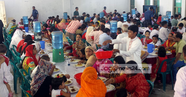 ইলিশ খেয়ে বিতর্কে জড়ালেন আশুগঞ্জের ইউএনও