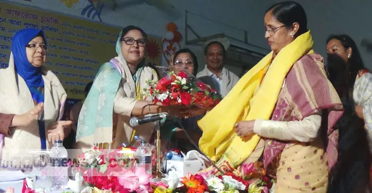 নারীরা পুরুষের জায়গা দখল করতে চায় না 