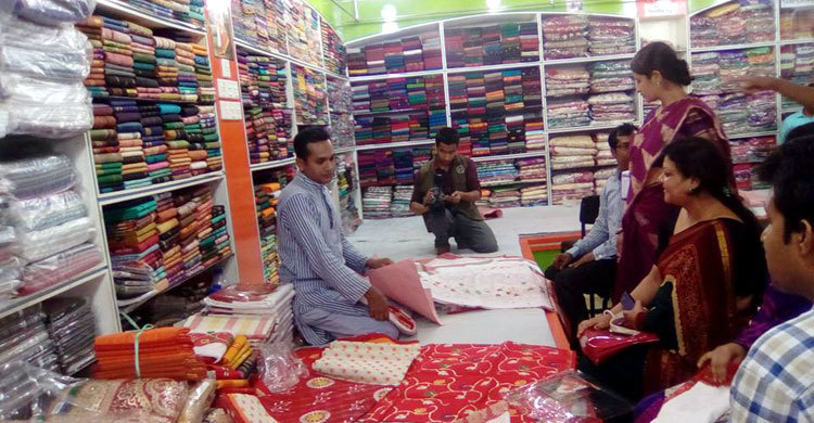 বর্ষবরণের কেনাকাটায় ব্যস্ত সাতক্ষীরাবাসী