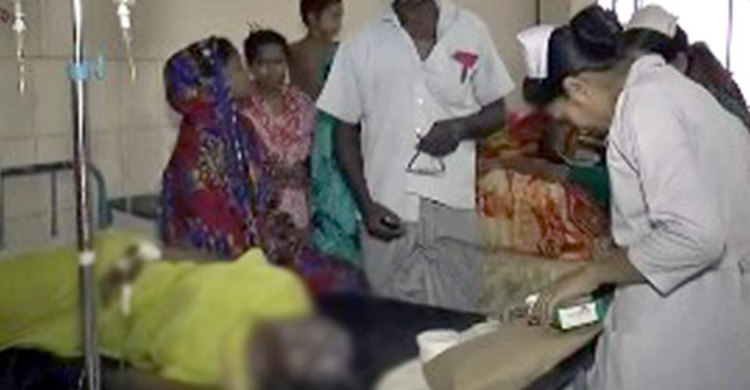 যৌতুক না পেয়ে গৃহবধূকে ঝলসে দিল স্বামী