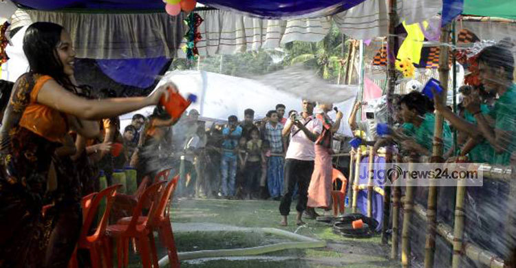 পাহাড়ে মারমাদের সাংগ্রাই উৎসব