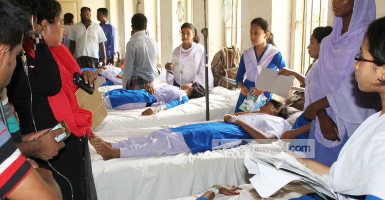 কুমিল্লায় উদ্ধারকৃত গ্রেনেড নিস্ক্রিয়কালে ২৯ ছাত্রী আহত