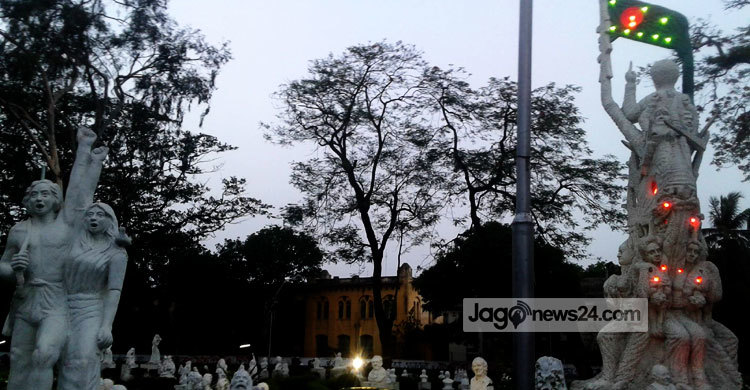 স্বাধীনতা সংগ্রাম ভাস্কর্য চত্বর ‘গুরুত্বহীন’