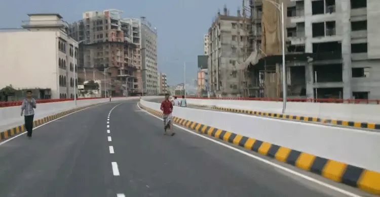 হানিফ ফ্লাইওভারে সড়ক দুর্ঘটনায় নিহত ১