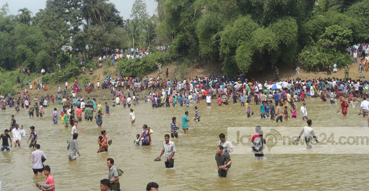 রামগড় সীমান্তে দু’দেশের মানুষের মিলন মেলা