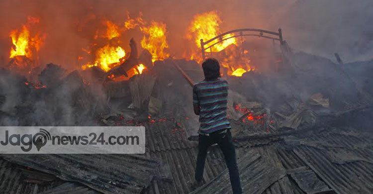 তেজগাঁওয়ের টিনশেড বাড়ির আগুন নিয়ন্ত্রণে