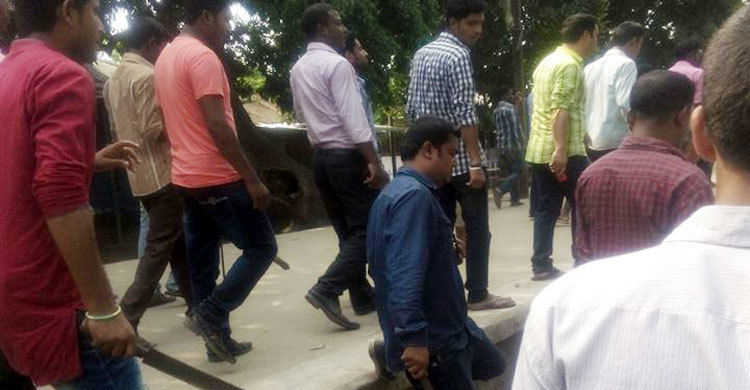 লালমনিরহাটে ছাত্রলীগের দুই পক্ষের সংঘর্ষ : ব্যাপক ভাঙচুর