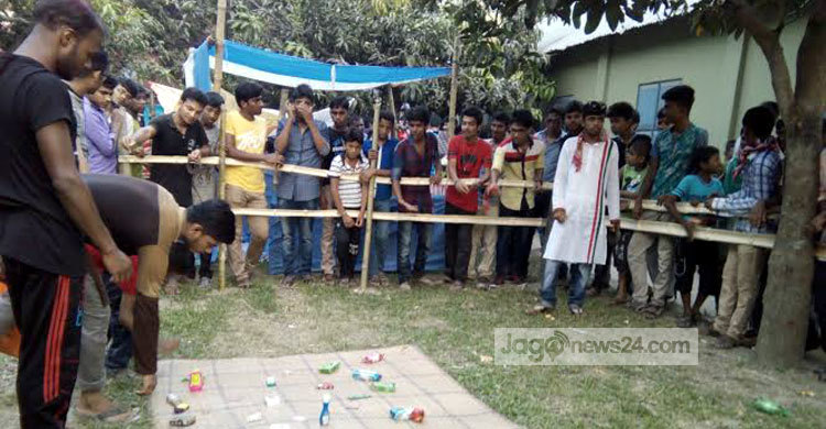 নওগাঁয় বিজিবি চত্বরে বৈশাখী মেলায় জুয়ার আসর