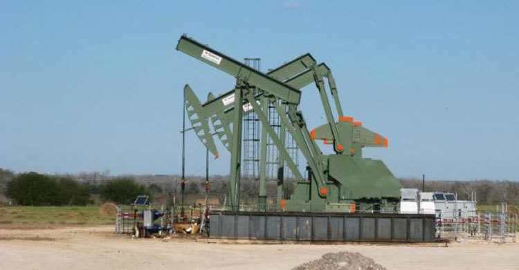 Oil falls on end to Kuwaiti strike, supply outlook