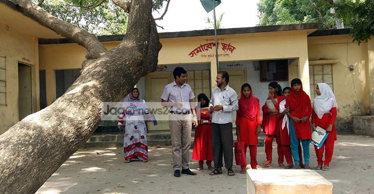 সাতক্ষীরায় প্রাথমিক বিদ্যালয়ের ভবনে ফাটল